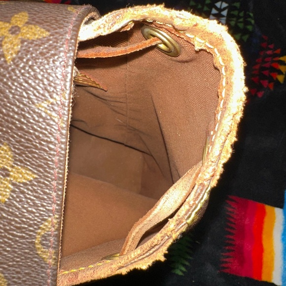 Preloved LV backpack Discontinued - Picture 3 of 8